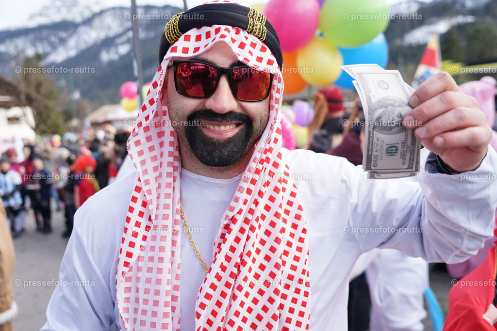 news-2023-Feb11-Fasching-Weissenbach-DSC02028 | Info aus dem Bezirk Reutte/Ausserfern Tirol sowie eine umfangreiche Bilddatenbank über die gesamte Region: Lechtal, Talkessel Reutte, Tannheimertal, Zwischentoren. Lech, Plansee, Zugspitze, Grenztunnel, B179, Fernpassstraße, Verkehr, Lawinen, Tradition, - Realisiert mit Pictrs.com