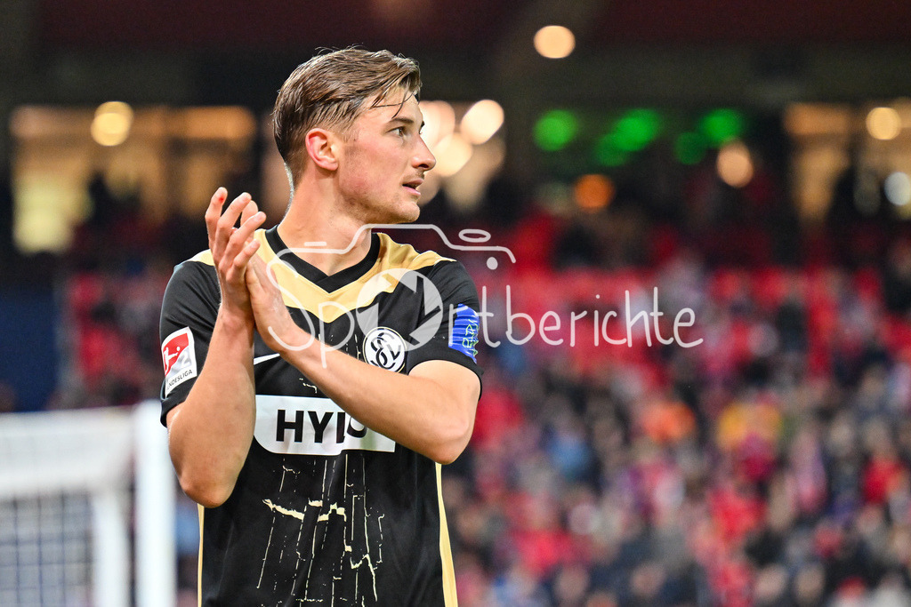 1. FC Heidenheim - SV Elversberg 07 | im Bild Lukas PETKOV (SV Elversberg 25) nach seiner Auswechslung / Einzelfoto / Freisteller / Relegation Bundesliga: 1. FC Heidenheim - SV Elversberg 07, Voith-Arena am 22.05.2025 / DFL REGULATIONS PROHIBIT ANY USE OF PHOTOGRAPHS AS IMAGE SEQUENCES AND/OR QUASI-VIDEO / BLD / ZDF