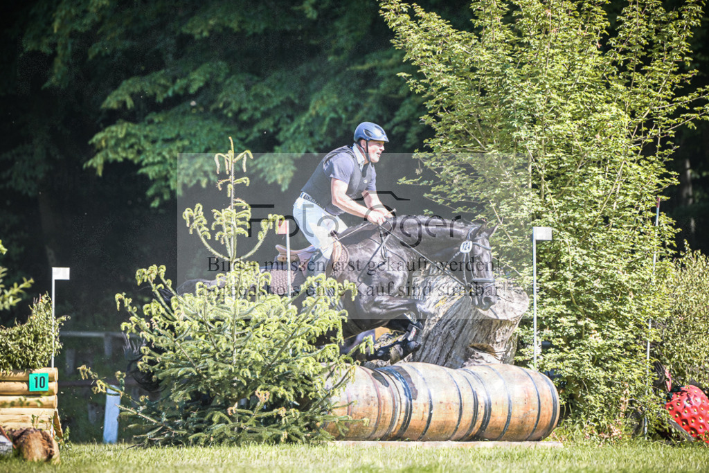 DOS_0105 | Entdecke hochwertige Reitturnierfotos von Foto Oger. Professionell, emotional und authentisch – jetzt Lieblingsmomente im Shop bestellen.Deutschlandweite Turnierfotografie. - Realisiert mit Pictrs.com