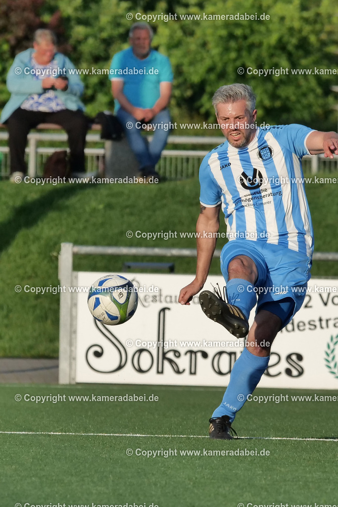 Fußball Kreispokal 25/26 Ü 32 : Spiel um Platz 3 : SV 08/29 Friedrichsfeld - SV Ringenberg AH  2 : 1 | Fußball Kreispokal 25/26 Ü 32 : Spiel um Platz 3 : SV 08/29 Friedrichsfeld - SV Ringenberg AH  2 : 1Spielort : Voerde Friedrichsfeld - Realisiert mit Pictrs.com
