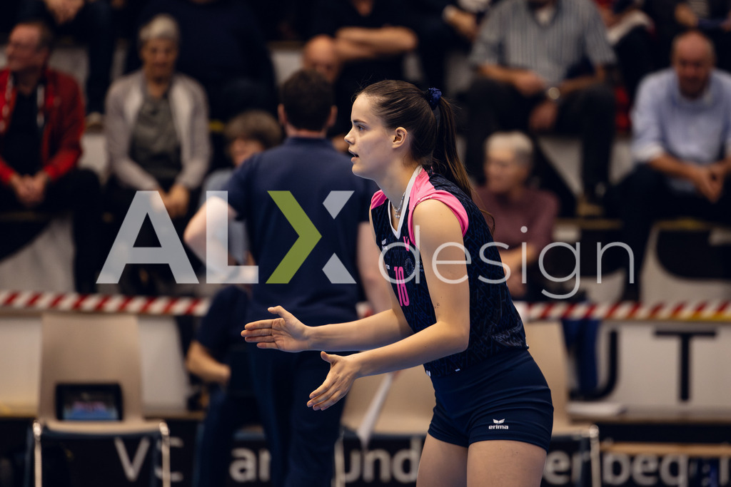 Volleyball I Frauen I Saison 2025-2026 I Volleyball NLA | Women I Round 14 I VC Kanti Schaffhausen - NLZ Volleyball Academy Zürich I 16.01.2026 | NLZ Volleyball Academy - 18 Veronika Tverda (UKR) – Zuspiel - Realisiert mit Pictrs.com