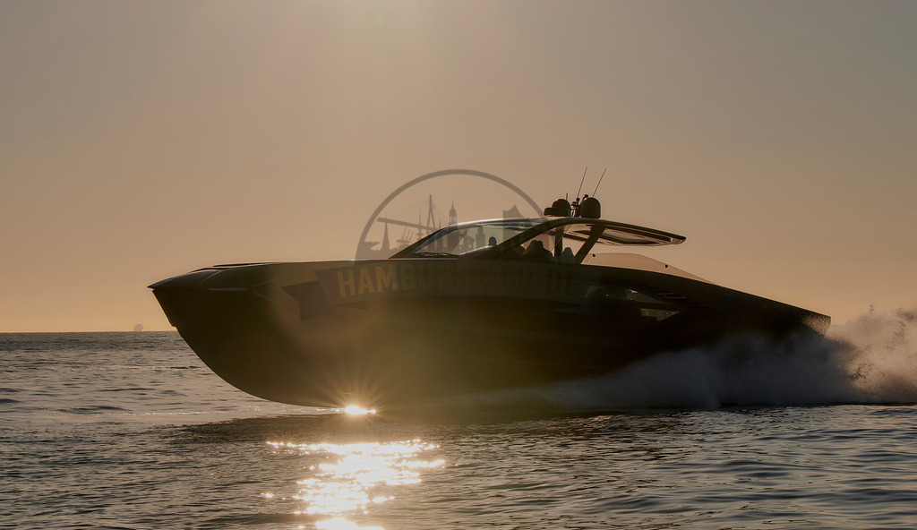 Lamborghini 2 - 22-Lamborghini 2 22_441 | Exklusive Hamburg collagen, tolle Segelbilder und viele weitere tolle Motive auf Leinwand, Poster, Alu-Dibond, u.v.m. findet Ihr bei uns auf hamburgbild.de. Findet Euer Wandbild für Euer Zuhause, Büro oder die  Praxis…. - Realisiert mit Pictrs.com