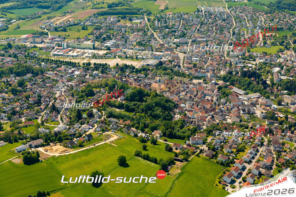 Das Luftbild zeigt :  Mainburg - Die Luftaufnahme wurde 2024 vom UL-Flugzeug aus erstellt ( keine Drohne ) - Hochauflösende Luftaufnahme - Für grossformatige Ausdrucke geeignet. Die Geschenkidee !Mit Lizenz und Bildrechte bestellbar