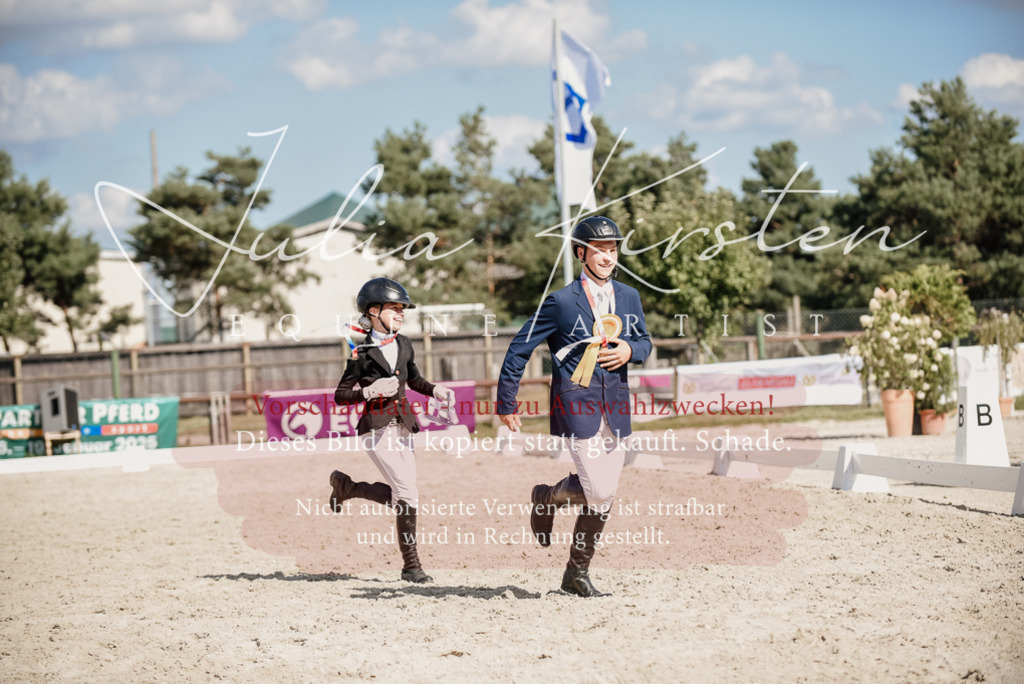 DSC_9871 | Pferde- und Turnierfotografie in Westsachsen. Pferdeportraits, Auftragszeichnungen und intuitive Kunst.