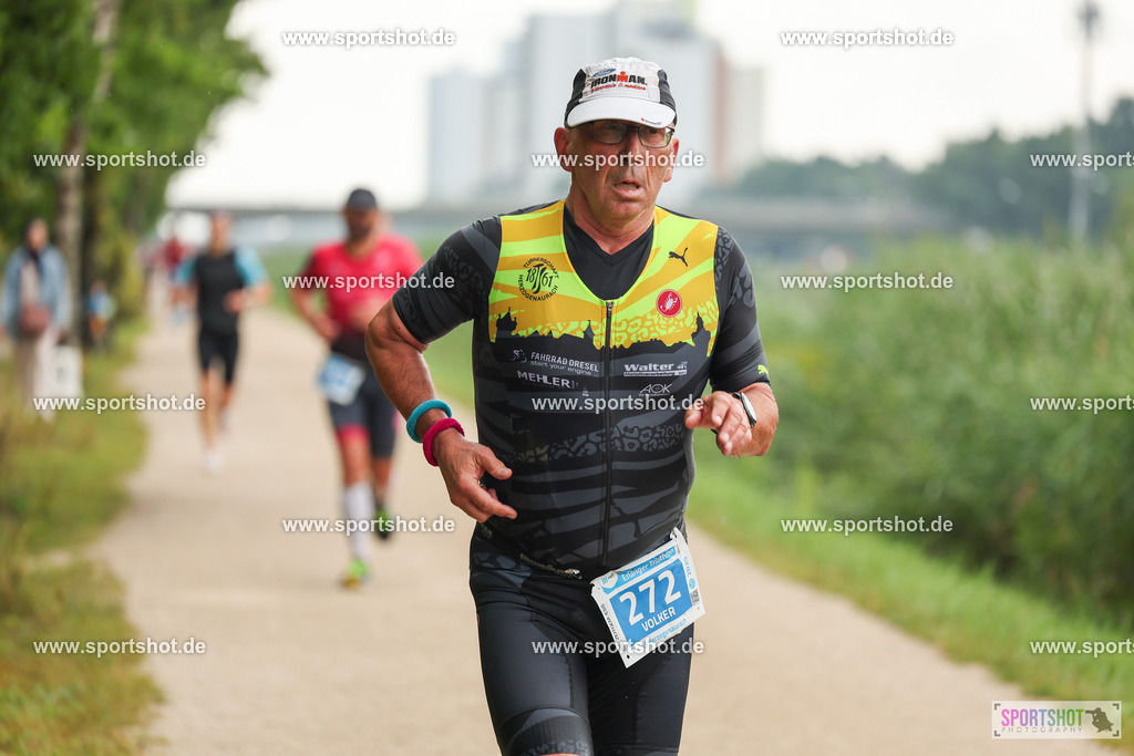 LUR_1933 | 34. M-net Erlanger Triathlon 2025 #erlangertriathlon  #mnettriathlon2025 #mnettriathlon #team #olympischedistanz #mitteldistanz #triathlon #maindonaukanal  #erlangertriathlon2025 #yourpictrs #tv1848 #tv1848erlangen  #triathlonbayern #sportinerlangen #demsportverbunden #sportshot_your_pictrs Copyright: www.sportshot.de
