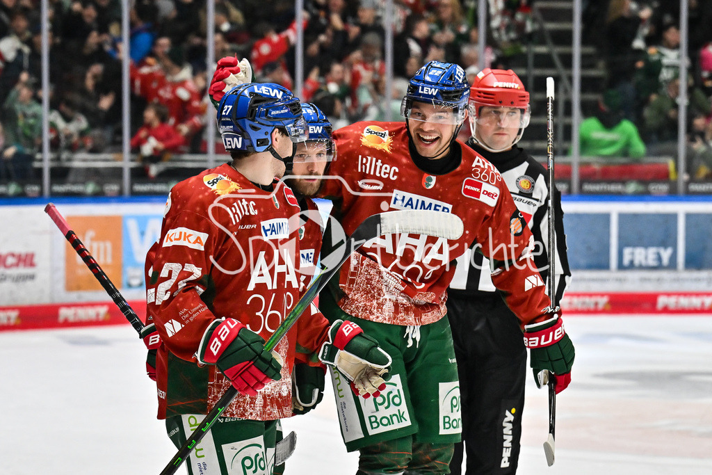 Augsburger Panther - Nürnberg Ice Tigers | AUGSBURG, GERMANY - 23. DECEMBER: Jubel der Panther nach dem Treffer zum 1-2 durch Anthony LOUIS (Augsburger Panther 18) / Tor / Torschuetze / Freude / Happy während dem Match zwischen den Augsburger Panthern und den Nürnberg Ice Tigers am 31. Spieltag der Penny DEL im Curt Frenzel Stadion