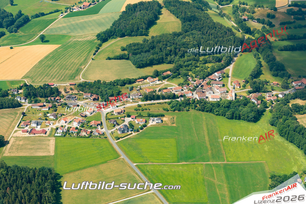 Das Luftbild zeigt : Wetzelsberg Stallwang - Die Luftaufnahme wurde 2023 vom UL-Flugzeug aus erstellt ( keine Drohne ) - Hochauflösende Luftaufnahme - Für grossformatige Ausdrucke geeignet. Die Geschenkidee !Mit Lizenz und Bildrechte bestellbar