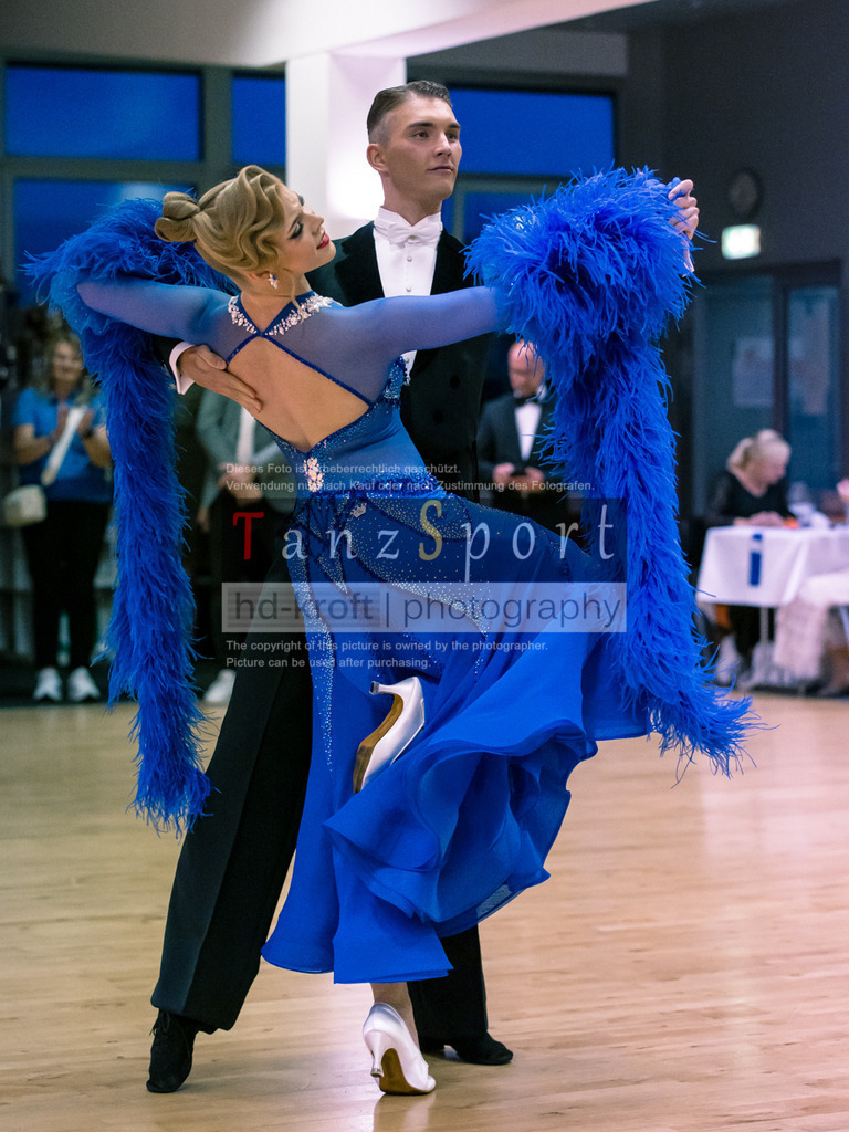 20250906_LM_By_HGR-S-Std_7228-2 | Tanzsportbilder, Standardtanz, Lateintanz, WDSF, DTV, LTVB, dancecomp, goc, hessen tanzt, blaues band der spree, walzer, tango, wiener walzer, slowfox, quickstepp, samba, rumba, cha-cha-cha, paso doble. jive, hd-kroft photography, turniertanzsport