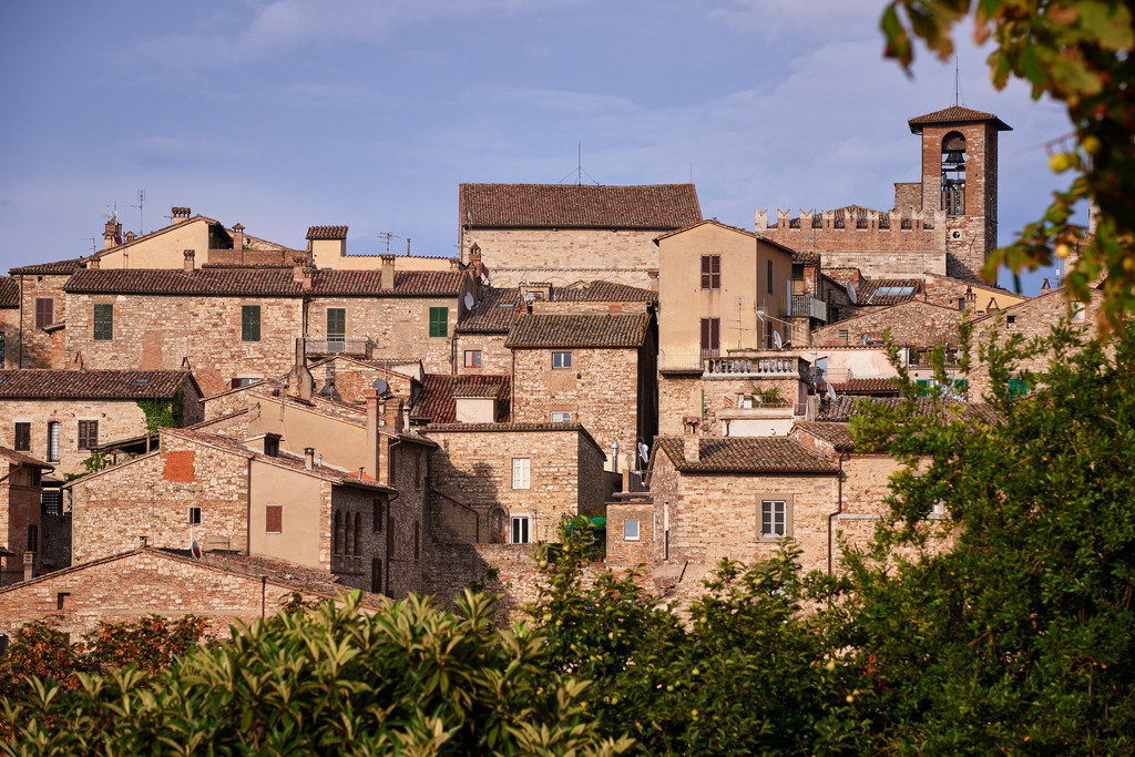 Detailansicht der Stadt Todi | Todi, Italien - August 31, 2016: Detailansicht der Stadt Todi. - Realisiert mit Pictrs.com