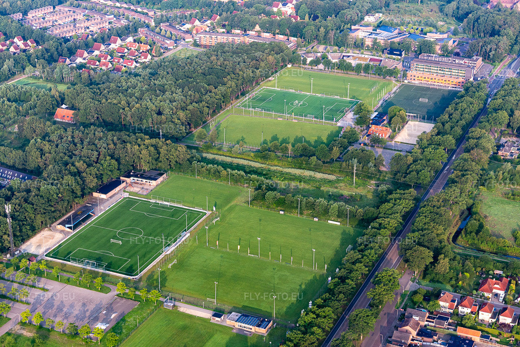 Vue aérienne: GKV&nbsp;: Ons Clubje, Omnisportvereniging Avanti Wilkracht à Enschede dans le département Overijssel, Pays-Bas. Photo: IMG_008184.jpg prise le 18/07/2020 par Werner Riehm/FLY-FOTO.eu – Résolution de l'original: 5472 x 3648 px