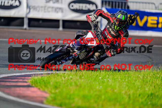 MaZZes_FotoMatrix_240622_6007705_2-389 | UE40