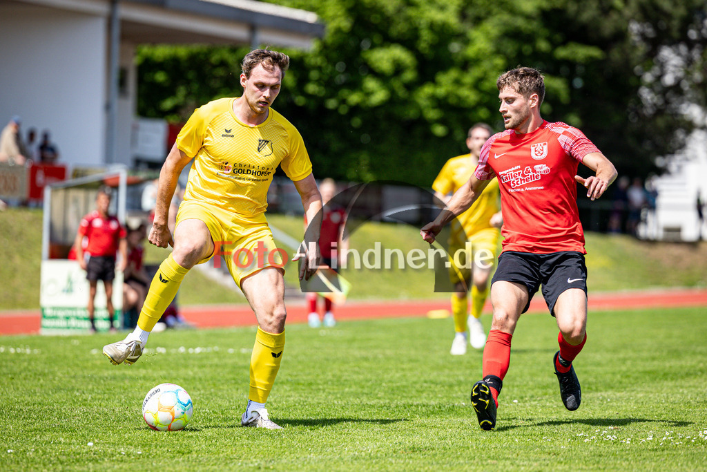TSV Peißenberg vs SV Münsing-Ammerland | Abstiegs Qualifikationsrunde Kreisliga Gruppe C, TSV Peißenberg vs SV Münsing-Ammerland, 20240511,
Duell zwischen Hans ZACHENBACHER (SVM 9) und Thomas VOELKLE (TSVP 15),
2024-05-11 in Peißenberg (Sportplatz Peißenberg)
Hans ZACHENBACHER (SVM 9), Thomas VOELKLE (TSVP 15)
Copyright: WolfgangxLindner www.foto-lindner.de