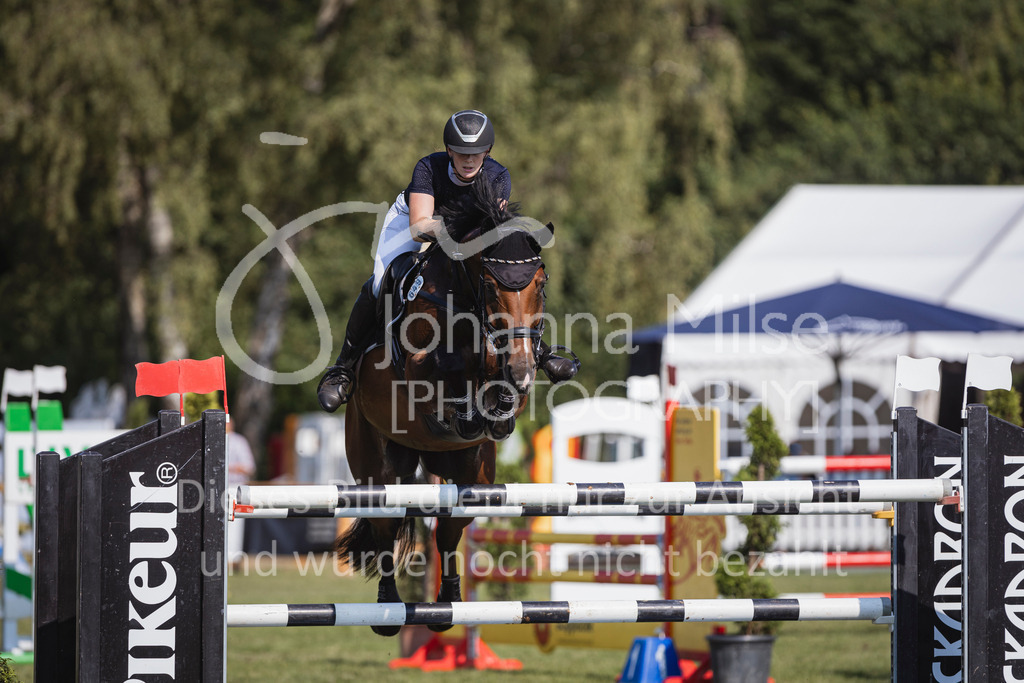 240720_LC_M2-Spr-437 | Deine schönsten Turniermomente als professionelle Fotos! Entdecke hochwertige Pferdesport-Fotografie im Online-Shop. Jetzt Fotos finden & bestellen!