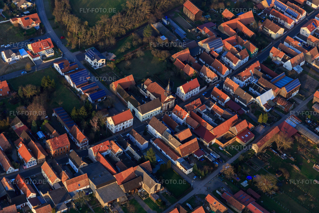 Luftbild: Kirche St. Antonius in der Hauptstr in Herxheimweyher im Bundesland Rheinland-Pfalz in Deutschland. Foto: IMG_104534.jpg vom 14.01.2018 durch Werner Riehm/FLY-FOTO.de