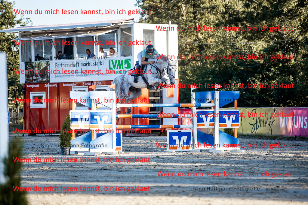 BK1A8502 | Turnierbilder Turnierfotos Nina Hüffmann Turnierfotografie Pferdefotografie Tierzeichnung Haustierzeichnung Pferdezeichnung Hundezeichnung Videograf  - Realisiert mit Pictrs.com