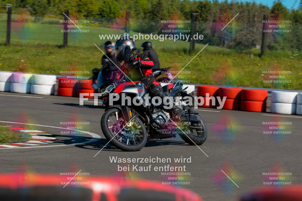 Moto-TeamOBK-21575 | Hier findet Ihr Bilder von Touristenfahrten auf der Nürburgring Nordschleife oder von anderen Veranstaltungen die ich besucht habe. Viel Spass beim Durch Schauen 