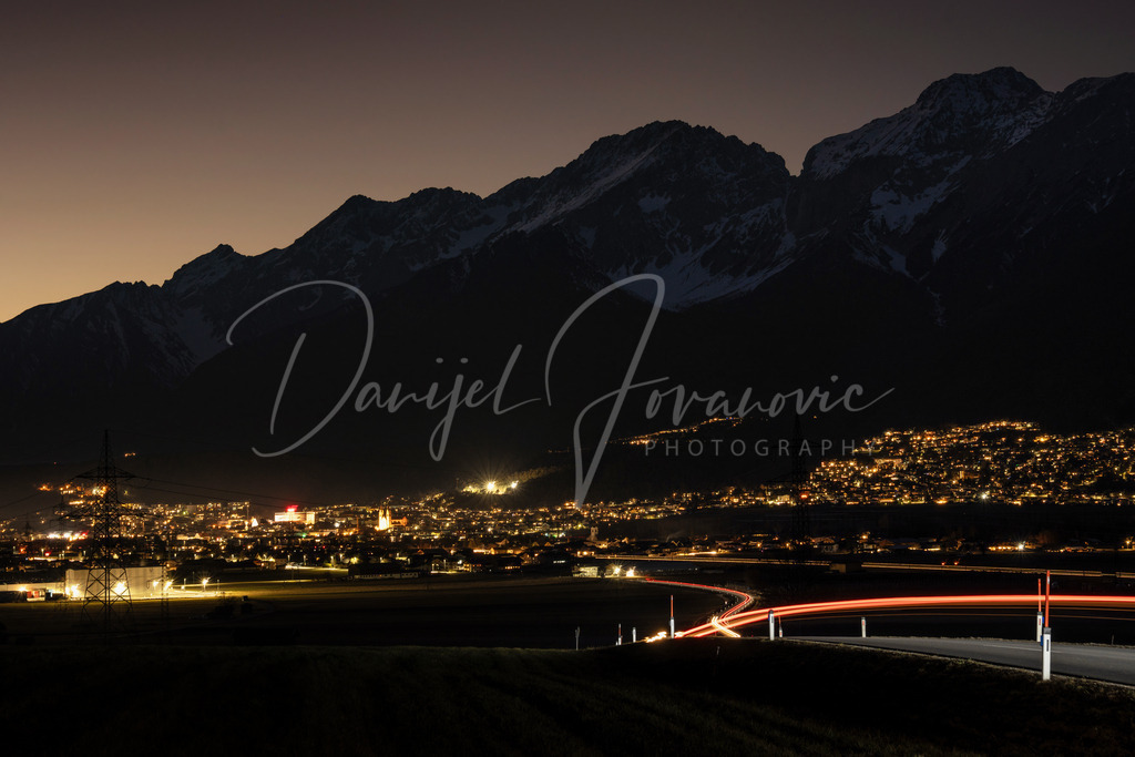 Telfs | Telfs in der Abenddämmerung mit der Mieminger Kette