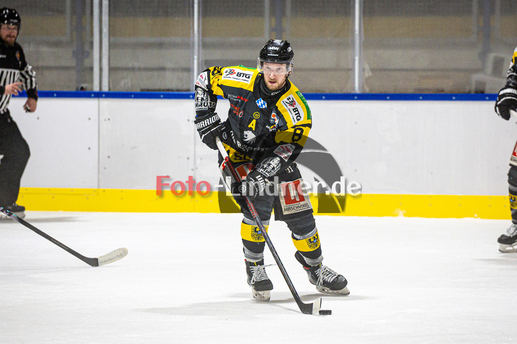 EA Schongau MANNUTS gegen VfE Ulm/Neu-Ulm DEVILS | Eishockey Bayernliga 2025/26 Vorrunde 6 Spieltag, EA Schongau MANNUTS gegen VfE Ulm/Neu-Ulm DEVILS, 20251031,Maximilian SEILER (EA Schongau MAMMUTS 8) in Aktion,2025-10-31 in Schongau (Eisstadion Schongau), Maximilian SEILER (EA Schongau MAMMUTS 8)Copyright: WolfgangxLindner www.foto-lindner.de