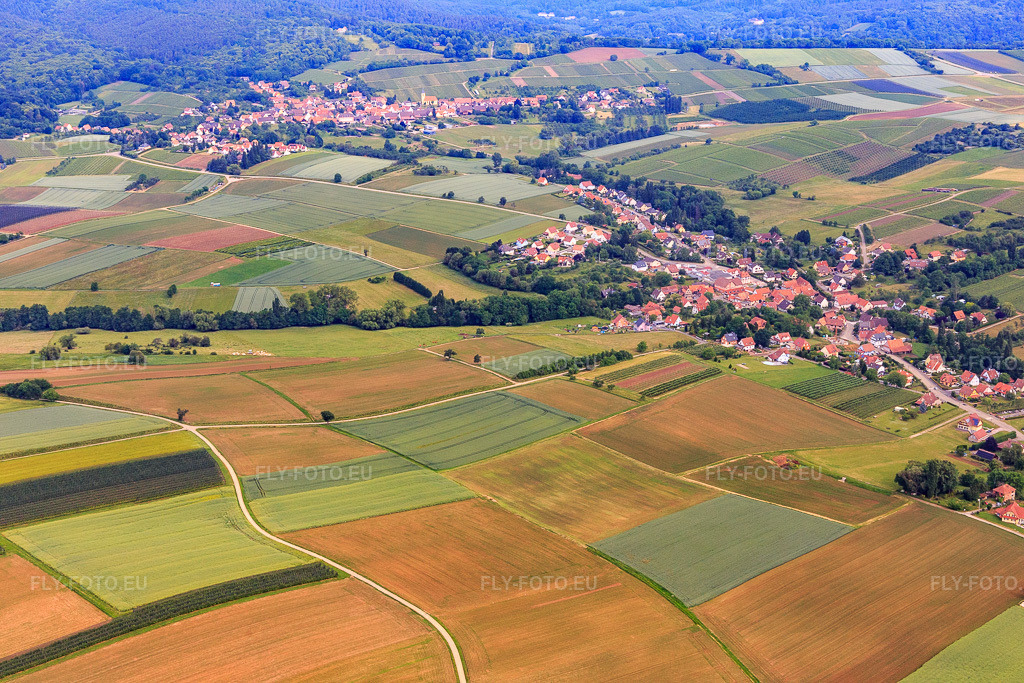 Vue aérienne: Vue de la ville depuis le sud-est à Oberhoffen-lès-Wissembourg dans le département Bas Rhin, France – .Photo: IMG_100741.jpg prise le 05/06/2017 par Werner Riehm/FLY-FOTO.eu – Résolution de l'original: 5472 x 3648 px