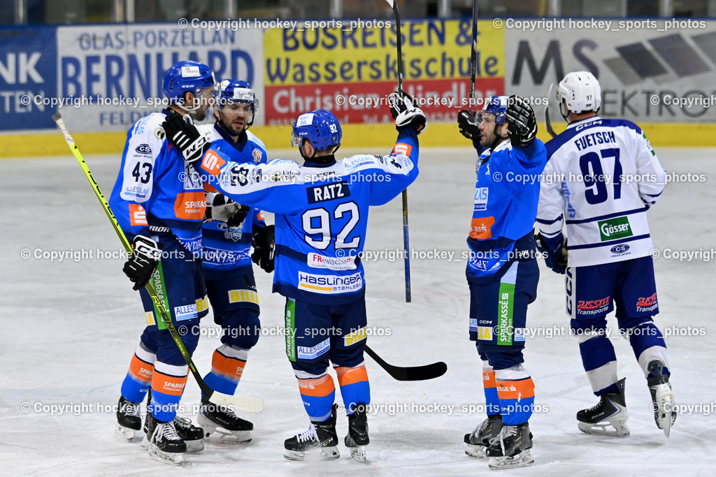ESC SPARKASSE STEINDORF vs. UECR Huben  | #43 Oraze Martin ESC Steindorf, Jubel ESC Steindorf Mannschaft, #92 Ratz Patrick ESC Steindorf, #79 Petrik Benjamin ESC Steindorf, #57 Wilfan Franz ESC Steindorf, #97 Fuetsch Johannes UECR EISBÄREN HUBEN, ESC SPARKASSE STEINDORF vs. UECR Huben , ESC SPARKASSE STEINDORF vs. UECR Huben  am 06.02.2026 in Steindorf (Ossiachersee Halle), Austria, (Photo by Bernd Stefan)
