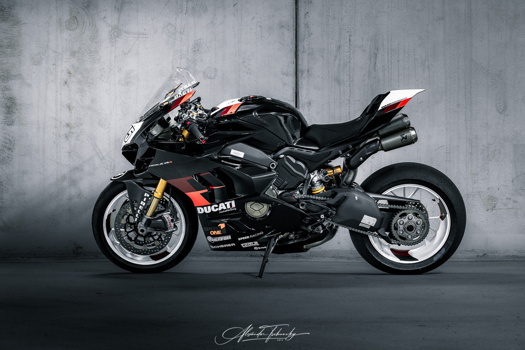 Ducati Panigale V4S | Entdecken Sie die faszinierende Welt von Alexander Tschuncky Arts: Kreative Fotografie, atemberaubende Automobilkunst und hochwertiger Bilderdruck. Lassen Sie sich inspirieren! - Realisiert mit Pictrs.com