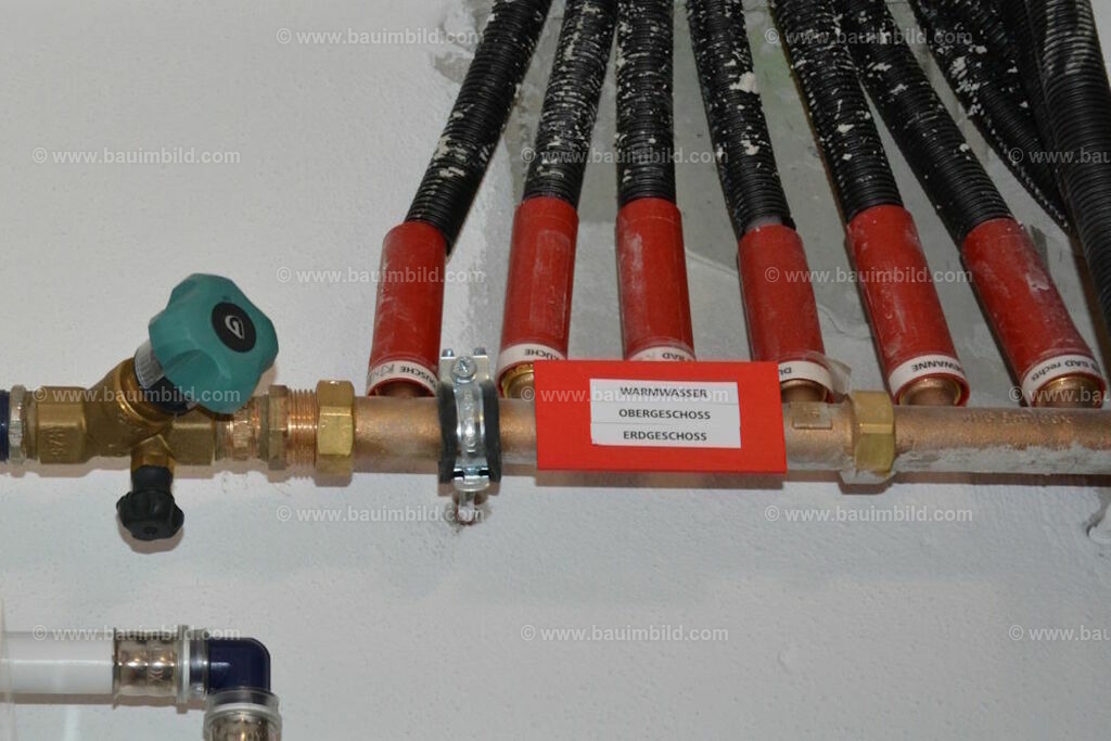 bib-lg15-sanitaer-0114 | Nach LV-Leistungsgruppen sortierte Detailfotos über den Bau eines Hauses. Alle Hausbau-Bilder direkt vom Urheber und Autor der Website Haus-Selber-Bauen.com