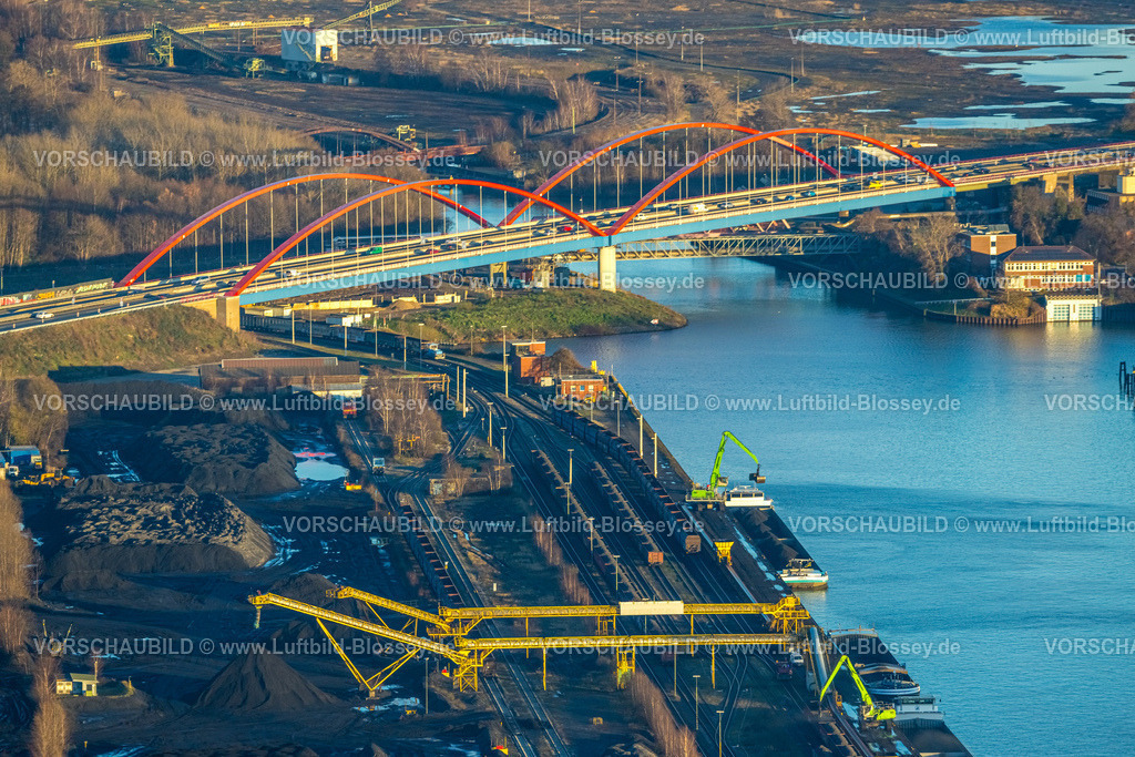 Bottrop251204636 | Luftbild, Rhein-Herne-Kanalbrücke mit rotem Geländer, Sturmhof Kohlehafen, Autobahn A42 Emscherschnellweg, Doppelbogenbrücke an der Stadtgrenze Essen, Stadthafen Essen, Ebel, Bottrop, Ruhrgebiet, Nordrhein-Westfalen, Deutschland