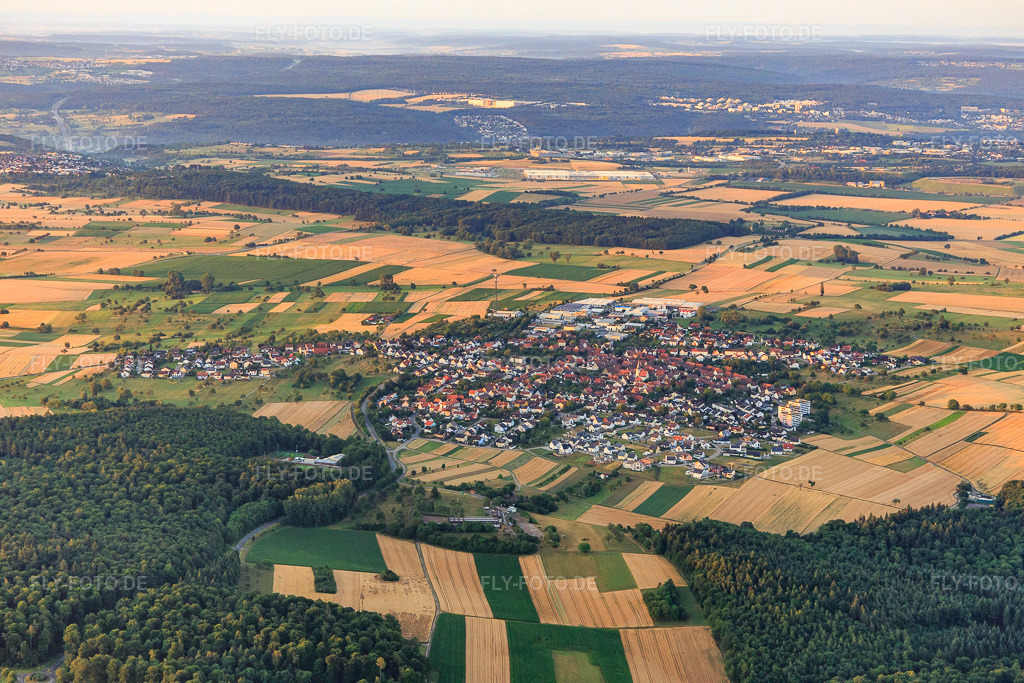 Luftbild: Ortsansicht aus Südwesten im Ortsteil Nußbaum in Neulingen im Bundesland Baden-Württemberg in Deutschland. Foto: IMG_101517.jpg vom 08.07.2017 durch Werner Riehm/FLY-FOTO.de