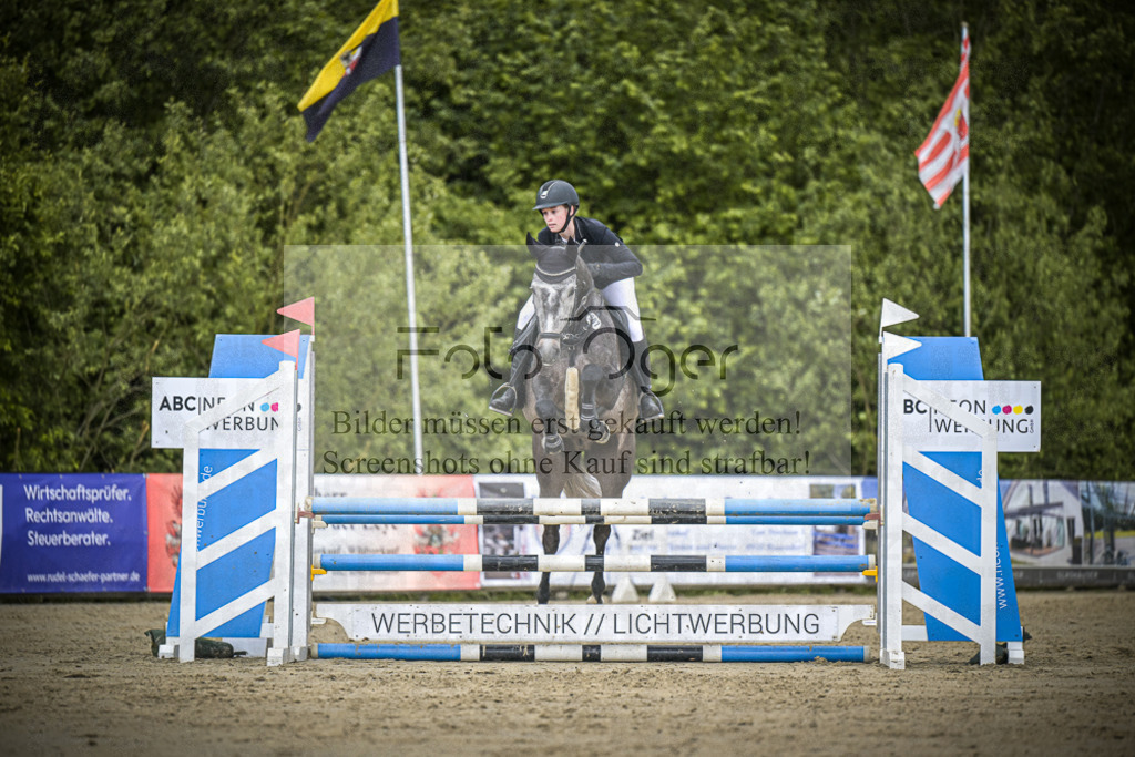 DOS_7128 | Entdecke hochwertige Reitturnierfotos von Foto Oger. Professionell, emotional und authentisch – jetzt Lieblingsmomente im Shop bestellen.Deutschlandweite Turnierfotografie. - Realisiert mit Pictrs.com
