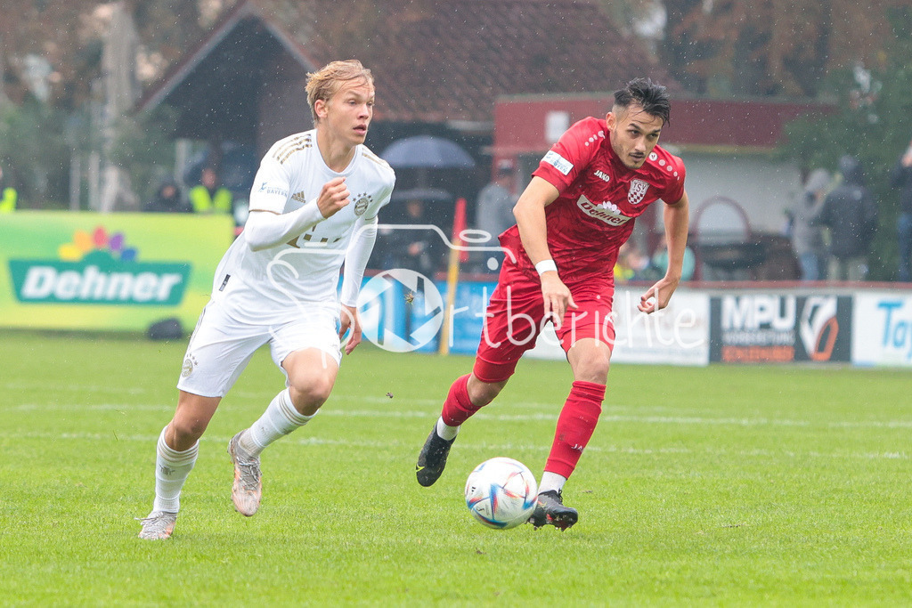 TSV Rain - FC Bayern Amateure | Frans Kraetzig (FCB #29) im Duell mit Arif EKIN (TSV #24)