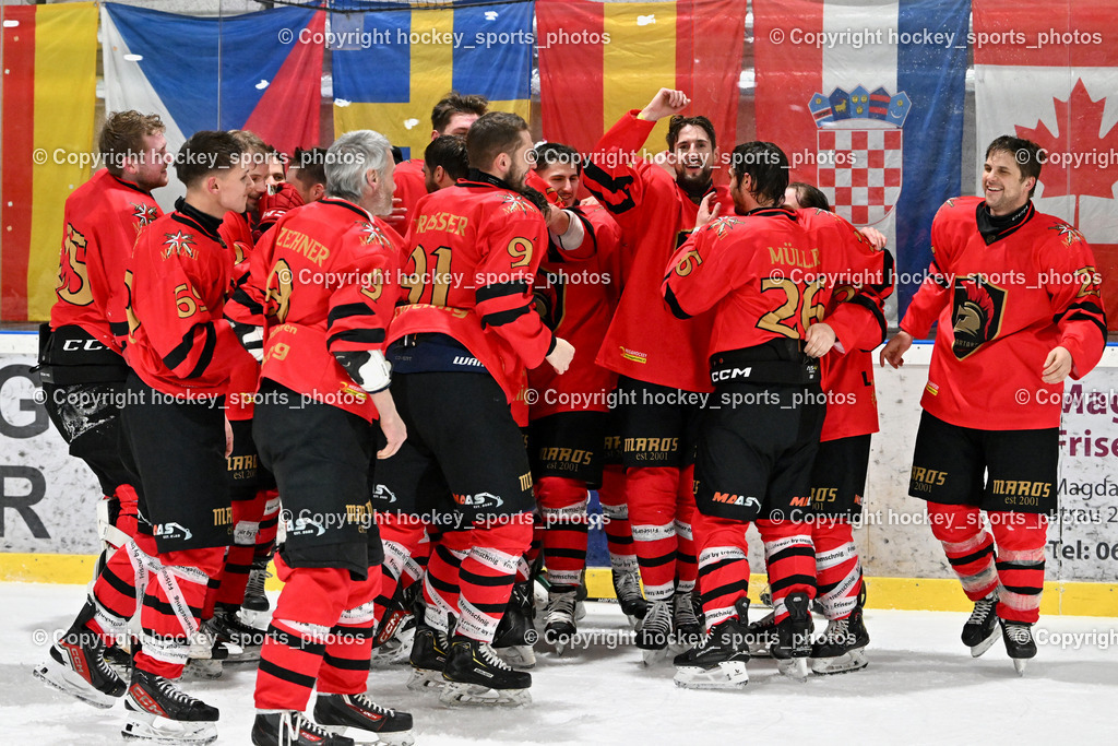 Lendhafen Seelöwen vs. Spartans Althofen | #22 Trampitsch Jürgen Spartans Althofen, #77 Schumnig Stefan Spartans Althofen, #89 Pirmann Markus Spartans Althofen, Jubel Spartans Althofen Mannschaft, #25 Mayrobnig Marco Spartans Althofen, #81 Jakobitsch Silvio Spartans Althofen, #91 Prasser Alexander Spartans Althofen, #70 Schumnig Martin Spartans Althofen, Lendhafen Seelöwen vs. Spartans Althofen, Lendhafen Seelöwen vs. Spartans Althofen am 14.02.2025 in Ferlach (HTC Eishalle Ferlach), Austria, (Photo by Bernd Stefan)
