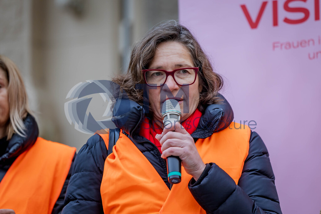 R06_1869 | 29.NOV.24-Protestmarsch gegen Gewalt-Copyright: Katholische Kirche Kärnten/Denk Dich Neu/Trainproduction/Matthias Trinkl