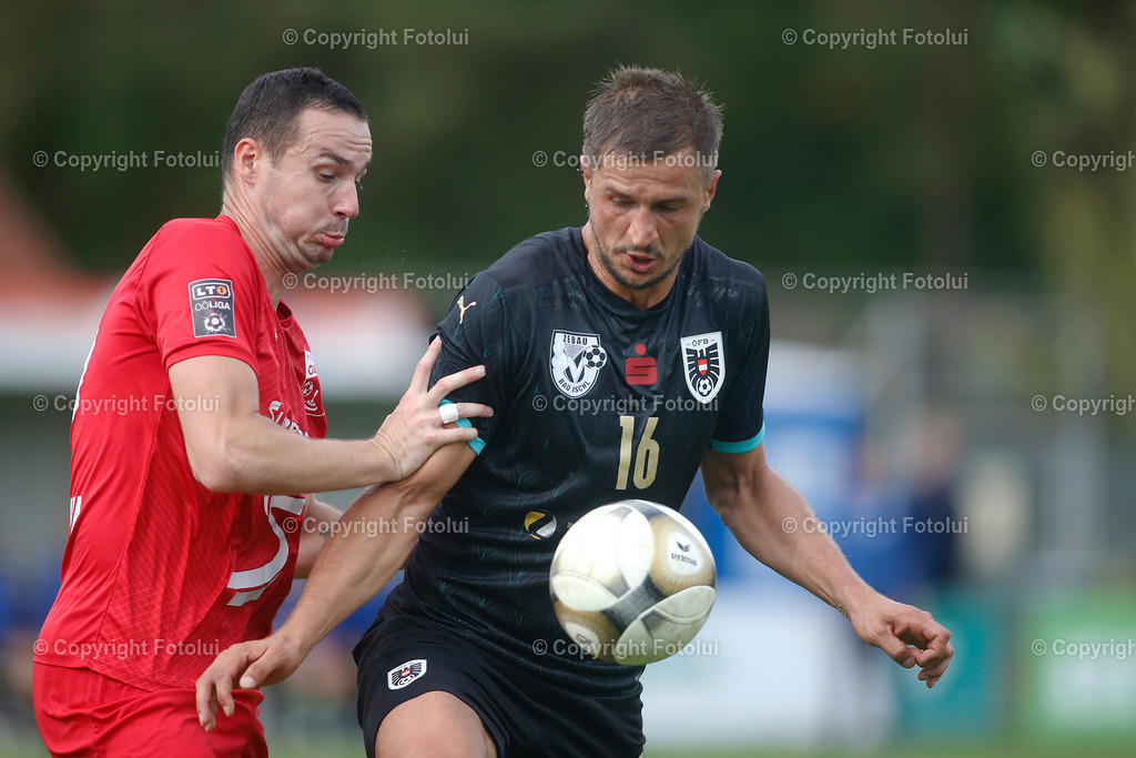 A_LUI_230923_10 | SPORT,FUSSBALL,LT1 OOELIGA ASKOE OEDT-SV ZEBAU BAD ISCHL 29.09.2023 IM BID: FLORIAN MADLMAYR  (OEDT) UND JASMIN CELEBIC (BAD ISCHL)FOTO:FOTOLUI