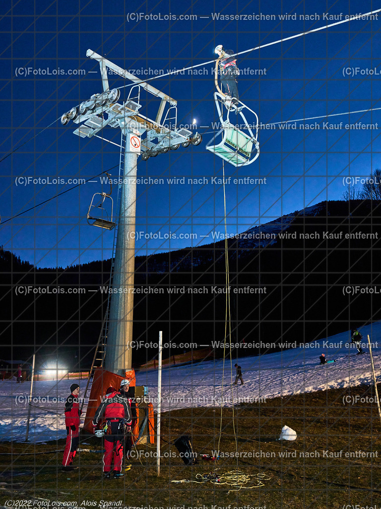 ALP0270_Liftbergeuebung_BRD-Lackenhof | (C)FotoLois.com, Alois Spandl, Liftbergeübung des Bergrettungsdienstes Lackenhof am Ötscherlift im Weitental, Mi 28. Dezember 2022.