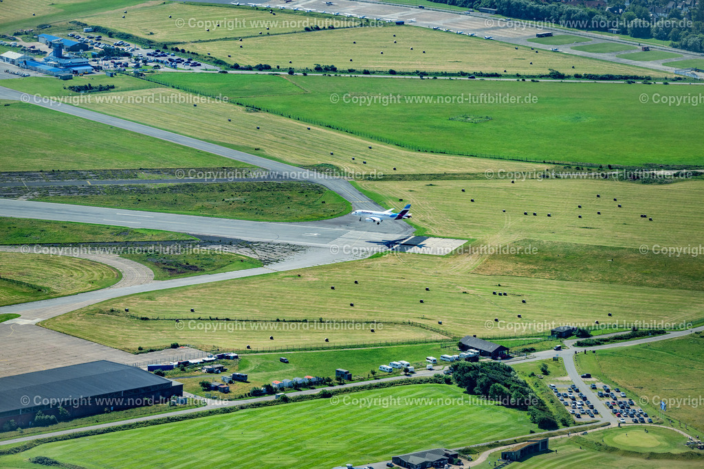Sylt_Wenningstedt_Landeanflug_Eurowings_Flughafen_Sylt_ELS_4703130825 | SYLT 13.08.2025 Passagierflugzeug Eurowings A320 im Fluge über dem Luftraum Wenningstedt Westerland in Sylt im Bundesland Schleswig-Holstein, Deutschland. Weiterführende Informationen bei: eurowings. // Passenger aircraft Eurowings A320 flying over the airspace of Wenningstedt Westerland in Sylt in the federal state of Schleswig-Holstein, Germany. Further information at: eurowings. Foto: Martin Elsen