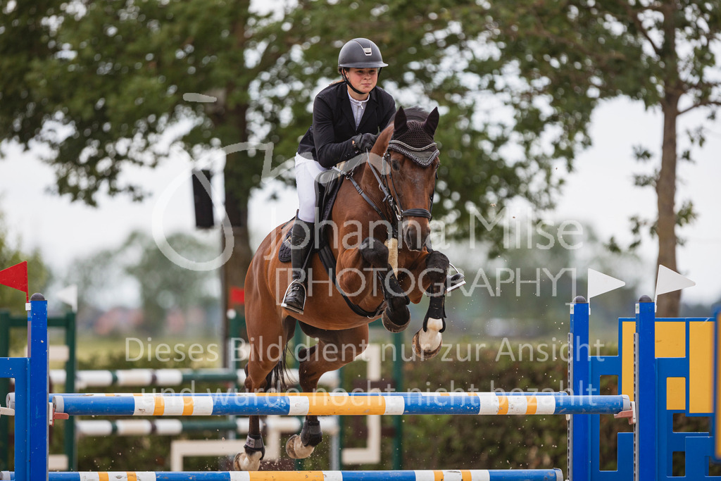 240614_Lemwerder_M2-Springen-466 | Deine schönsten Turniermomente als professionelle Fotos! Entdecke hochwertige Pferdesport-Fotografie im Online-Shop. Jetzt Fotos finden & bestellen!