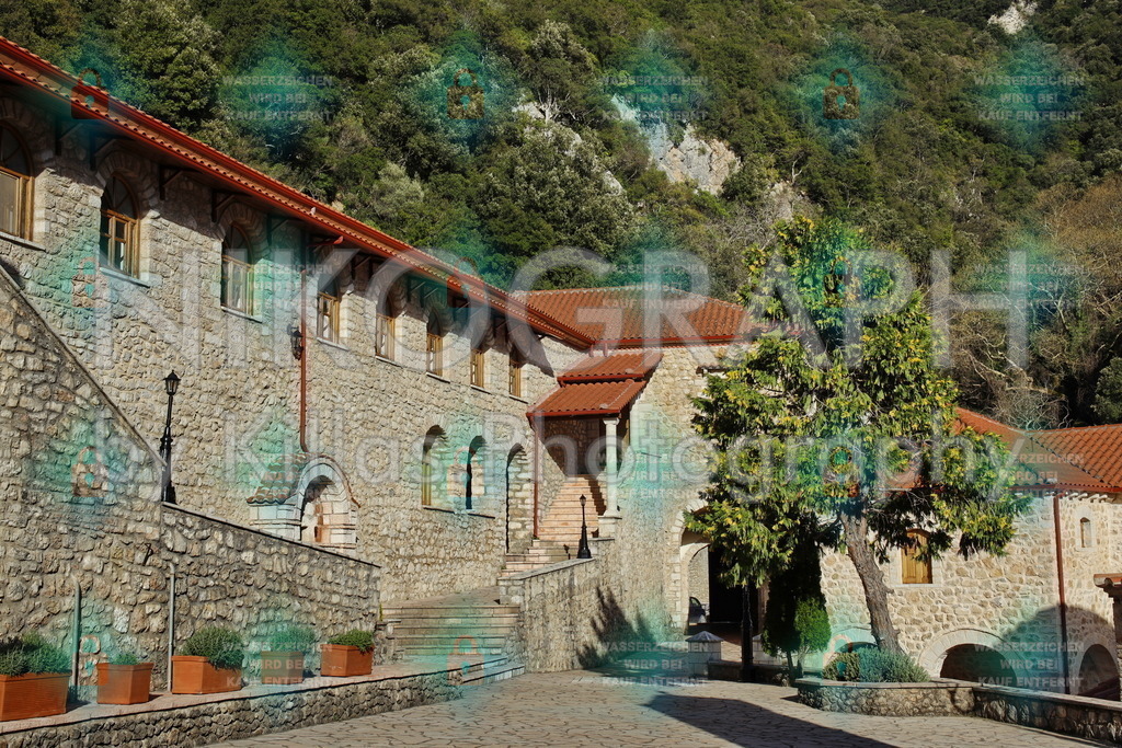 Kloster Giroméri - Iera Moni Giromeriou | Das Kloster „Iera Moni Giromeriou“ liegt in der Präfektur Thesprotia im Nordwesten von Griechenland, rund acht Kilometer von der Stadt Filiates entfernt. Auf der Bergkette Farmakovouni wurde das Kloster Anfang des 14. Jahrhunderts auf einer Höhe von rund 300 Metern gegründet.