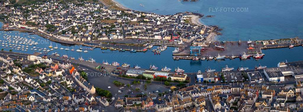 Aerial view: Port of Guilvinec-Treffiagat in Treffiagat in the state Finistere, France. – Photo: IMG_132647-Pano.jpg taken on 06/17/2022 by Werner Riehm/FLY-FOTO.com – Resolution of the original: 11977 x 4453 px