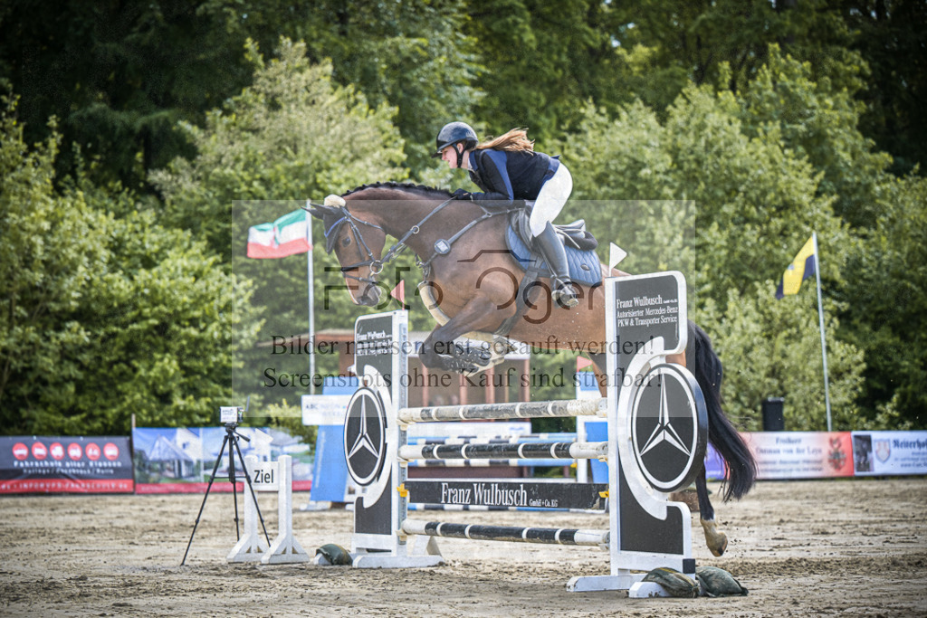 DOS_8446 | Entdecke hochwertige Reitturnierfotos von Foto Oger. Professionell, emotional und authentisch – jetzt Lieblingsmomente im Shop bestellen.Deutschlandweite Turnierfotografie. - Realisiert mit Pictrs.com