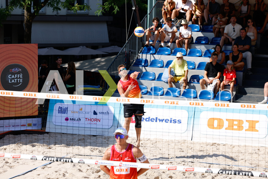 Obi BeachTour 2026 - Basel | BASEL, SWITZERLAND - JULY 17: MORITZ KINDL (AUT) serve during the Obi BeachTour 2026 match between LEITNER / KINDL (AUT) and MASSEREY / SCHNEGG (SUI) at Barfüsserplatz on July 17, 2026 in Basel, Switzerland. - Realisiert mit Pictrs.com