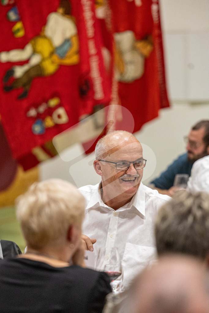 SKE100J_4782 | Die Schwinger des Schwyzer Kantonalen Schwingerverbandes: Fotos, die Dynamik und Leidenschaft festhalten, sowie emotionale Momente aus dem traditionellen Schwingsport zeigen. - Realisiert mit Pictrs.com