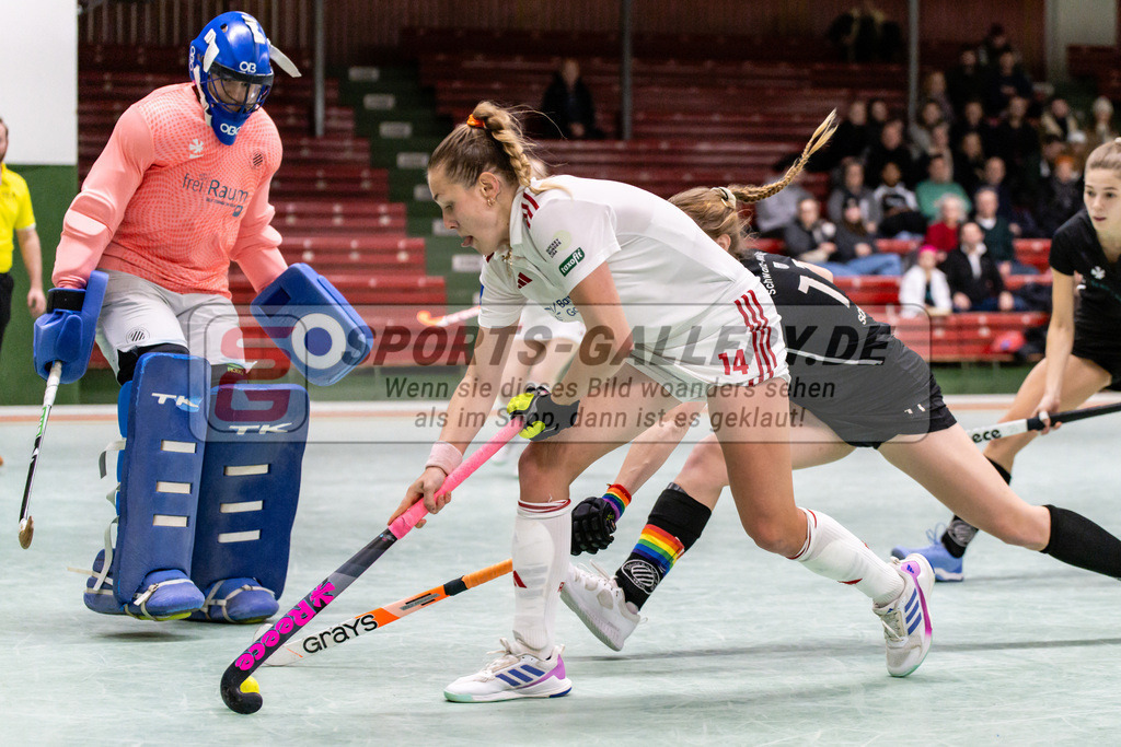 SFE_20250112_0091 | Köln, Deutschland, 12.01.2025:  ßHockey 1. Bundesliga Damen Rot-Weiss Köln - Schwarz-Weiß Köln im KTHC Stadion Rot-Weiss Köln Tennis and Hockey Club am 12.01.2025 in Köln, Deutschland. (Foto von Stephan Fehrmann)Köln, Germany, 12.01.2025: ßHockey 1. Bundesliga Damen Rot-Weiss Köln - Schwarz-Weiß Köln in KTHC Stadion Rot-Weiss Köln Tennis and Hockey Club at 12.01.2025 in Köln, Deutschland. (Foto from Stephan Fehrmann)