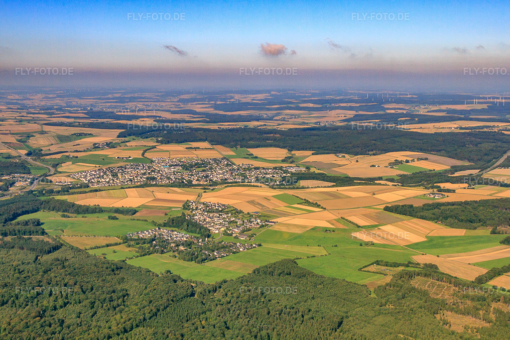 Luftbild: Ortsansicht aus Osten in Rheinböllen im Bundesland Rheinland-Pfalz in Deutschland.Foto: IMG_44499.jpg vom 20.08.2011 durch Werner Riehm/FLY-FOTO.deAuflösung des Originals: 4531 x 3020 px