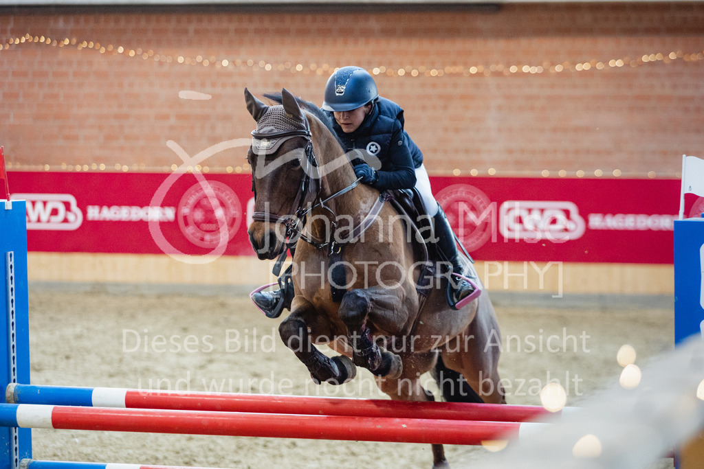 221127_Winterfestival_L-Spr_HPTTY-277 | Deine schönsten Turniermomente als professionelle Fotos! Entdecke hochwertige Pferdesport-Fotografie im Online-Shop. Jetzt Fotos finden & bestellen!