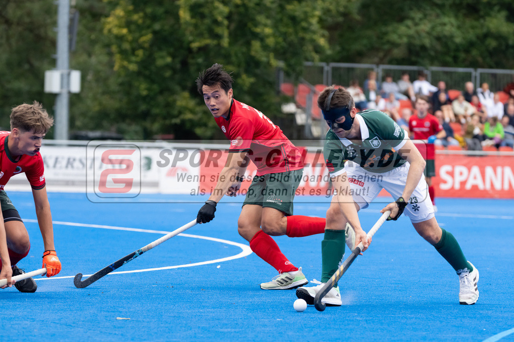 HK_20240915_106534 | 1. Bundesliga Herren Crefelder HTC - Uhlenhorst Mülheim am 15.9.2024 Crefelder HTC , CHTC, Krefeld , Nguyen Tino ( Crefelder HTC #19 ), Max Godau ( Uhlenhorst Mülheim #23 )