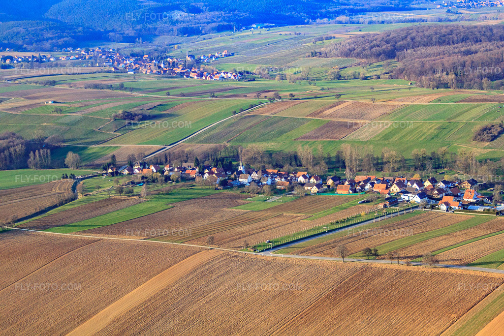Aerial view: View of the town from the south in Cleebourg in the state Bas-Rhin, France. – Photo: IMG_38770.jpg taken on 03/20/2011 by Werner Riehm/FLY-FOTO.com – Resolution of the original: 4752 x 3168 px