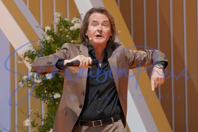 100722Ho5661 | Uwe Busse - Immer wieder sonntags - Staffel 5
Volles Haus bei der ARD Live Unterhaltungsshow Immer wieder sonntags ( IWS ).

Deutschland, Rust, Europapark, 10.07.2022