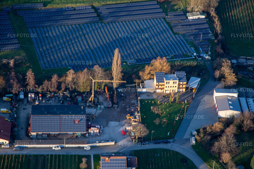 Luftbild: Solarfeld an Hainbachtal in Böchingen im Bundesland Rheinland-Pfalz in Deutschland. Foto: IMG_135827.jpg vom 18.01.2023 durch Werner Riehm/FLY-FOTO.de