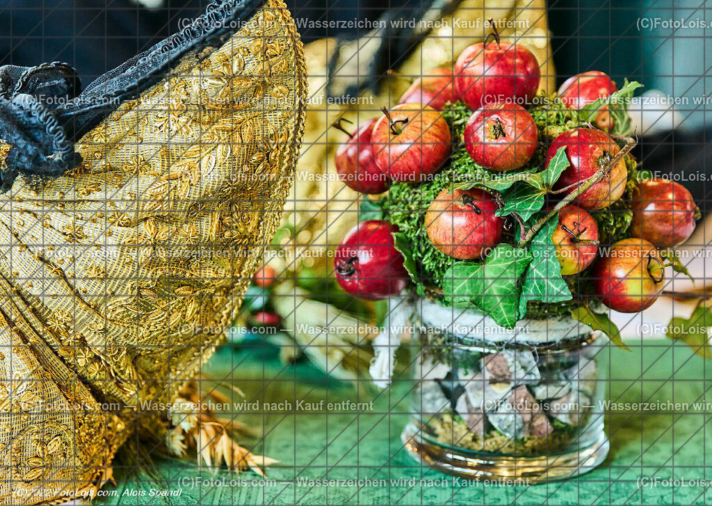 ALP0919_Erntedankfest_Lackenhof-Langau_Goldhauben-Deko | (C)FotoLois.com, Alois Spandl, ERNTEDANKFEST Lackenhof/Langau im rothschild´schen Glassalon in Langau/Maierhöfen, So 2. Okt. 2022.