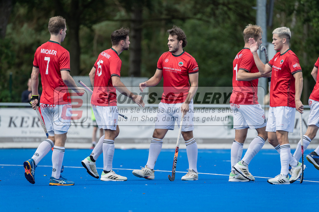 HK_20230923_104397 | 1. Bundesliga Herren Crefelder HTC - TSV Mannheim am 23.9.2023 CHTC, Krefeld , Masi Pfandt ( Crefelder HTC #77 ) , Bachmann Lucas Maximilian ( Crefelder HTC #15 ) , Linus Michler ( Crefelder HTC #7 )